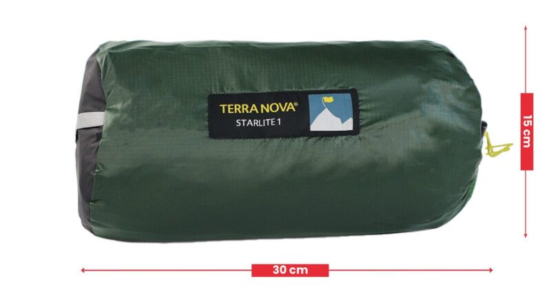 Starlite-1-1500-X-1500-e1722951543531-1.jpg Green cylindrical Terra Nova Starlite 1 compression sack with logo patch and yellow drawcord, shown with red arrows indicating dimensions 30 cm length and 15 cm height.